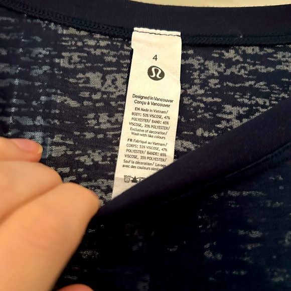 Lululemon Tie-Waist Breathable Short-Sleeve Shirt in True Navy Size 4 Crop Tee - Picture 2 of 6